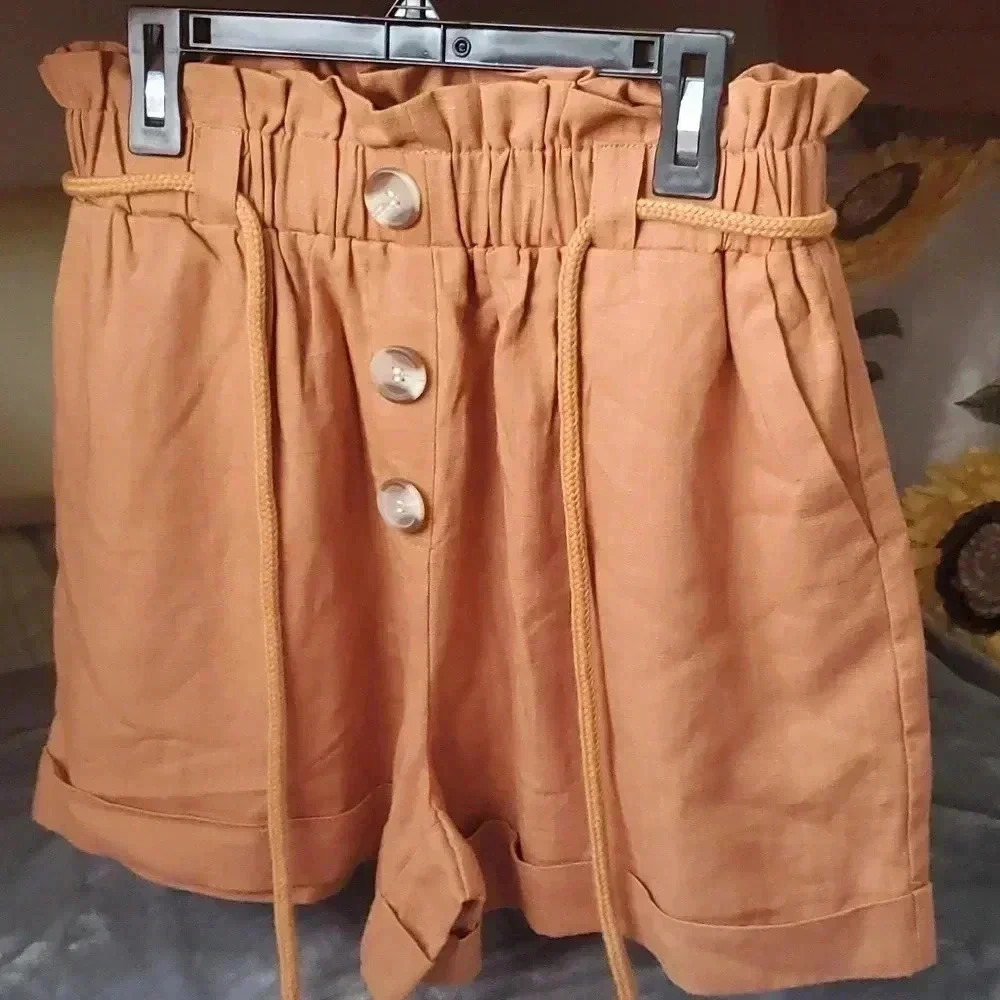 F21 shorts button accent